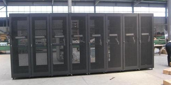 網絡機柜報價_掛墻機柜價格_19寸標準服務器機柜報價