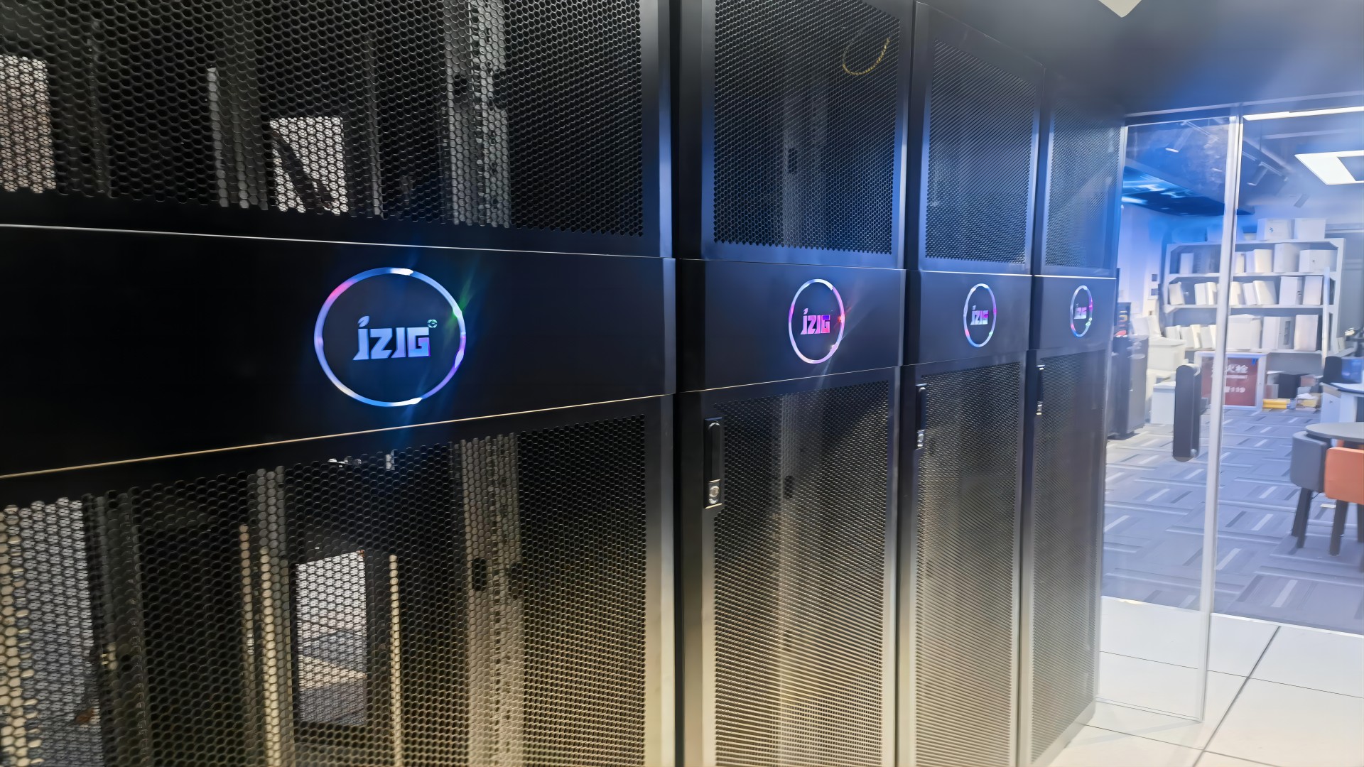 精致機(jī)柜廠家淺談網(wǎng)絡(luò)機(jī)柜的用途