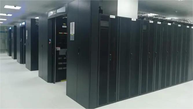 數(shù)據(jù)機(jī)房冷通道中心怎么去選配機(jī)柜