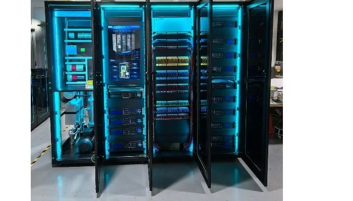 為什么精致機(jī)柜是數(shù)據(jù)中心與工業(yè)應(yīng)用的可靠之選？揭秘20年大廠的硬核實(shí)力