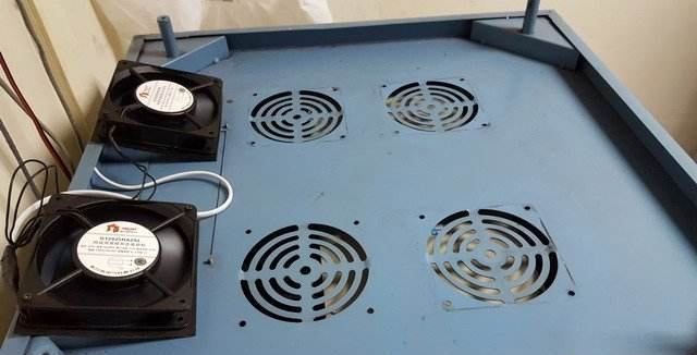 網(wǎng)絡(luò)機(jī)柜風(fēng)扇盤