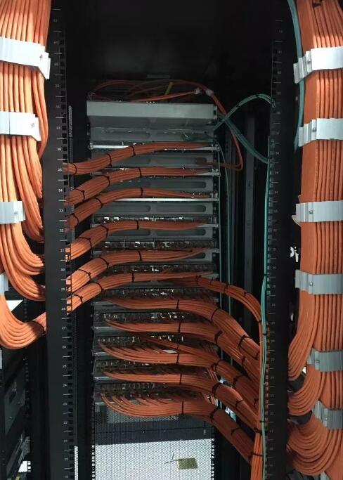 網(wǎng)絡(luò)機(jī)柜理線