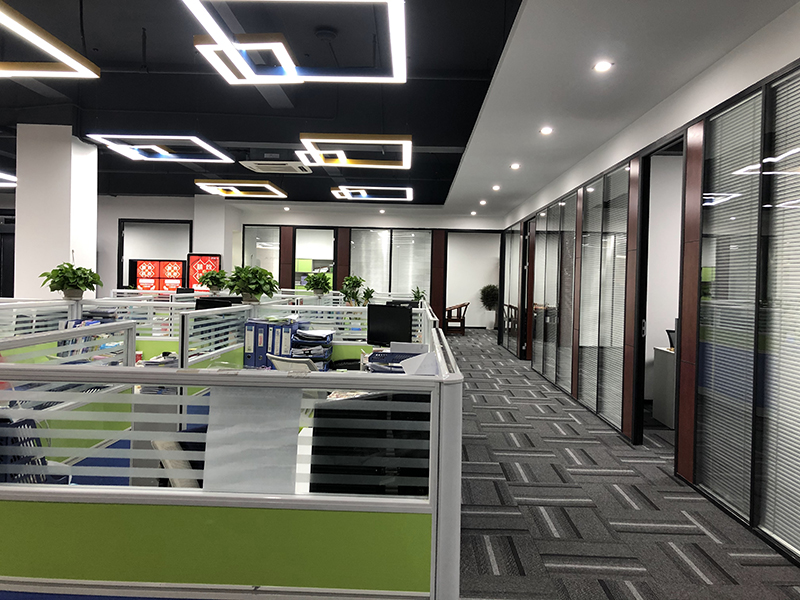 網(wǎng)絡(luò)機(jī)柜辦公室